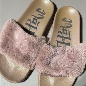Plush Mauve Faux Fur Slide Sandals